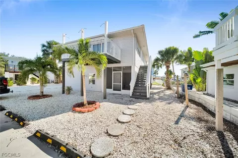 128 Eucalyptus Ct, Fort Myers Beach, FL 33931