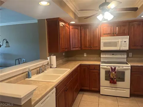 1660 Pine Valley Dr #110, Fort Myers, FL 33907