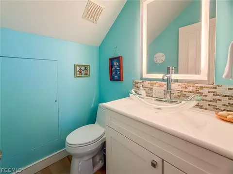 Bath - 4541 Conch Shell Dr, Captiva, FL 33924 photo 2 of 7