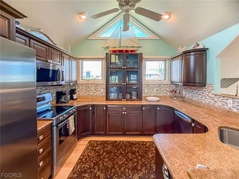 Kitchen - 4541 Conch Shell Dr, Captiva, FL 33924 photo 2 of 4