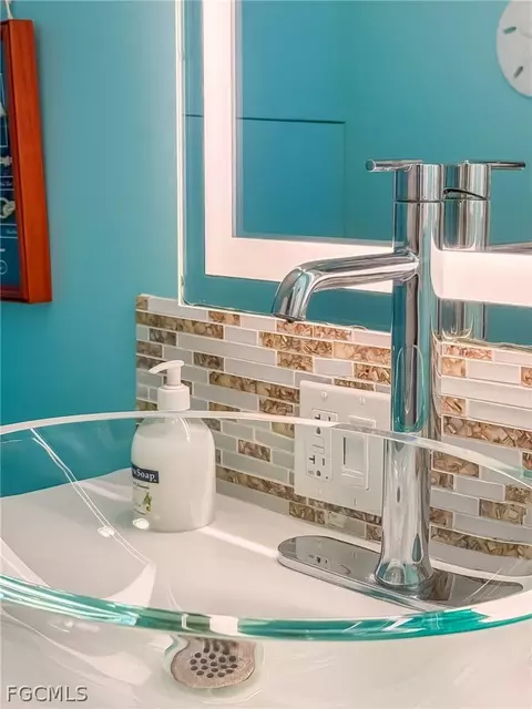 Bath - 4541 Conch Shell Dr, Captiva, FL 33924 photo 1 of 7