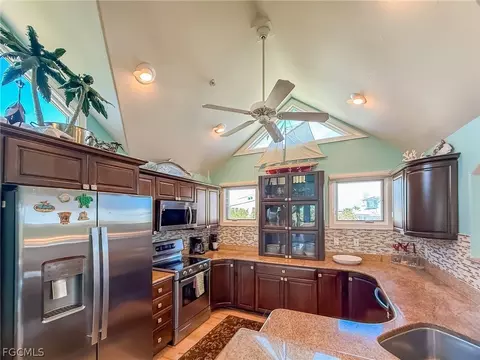 Kitchen - 4541 Conch Shell Dr, Captiva, FL 33924 photo 4 of 4
