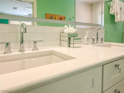 Bath - 4541 Conch Shell Dr, Captiva, FL 33924 photo 4 of 7