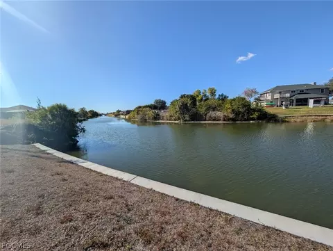 407 NE 5th Ter, Cape Coral, FL 33909
