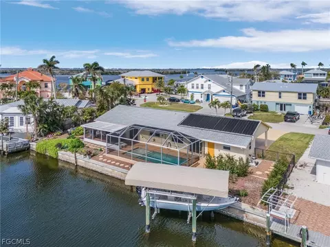 2859 Cheryl St, Matlacha, FL 33993