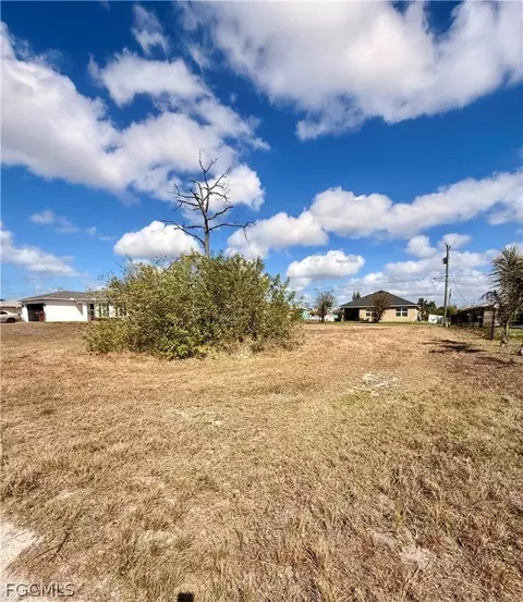 407 NW 13th Ter, Cape Coral, FL 33993