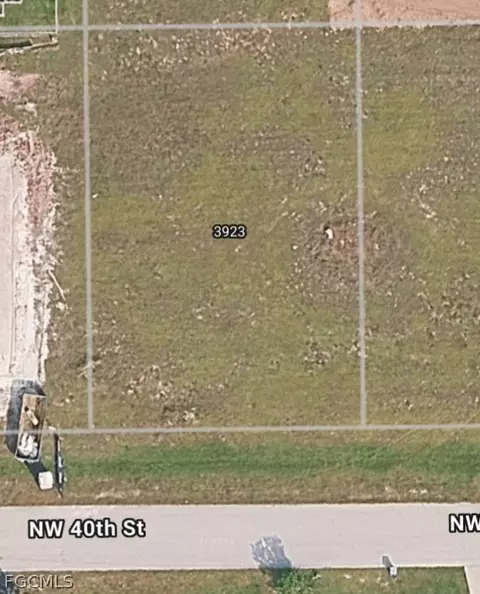 3923 NW 40th St, Cape Coral, FL 33993