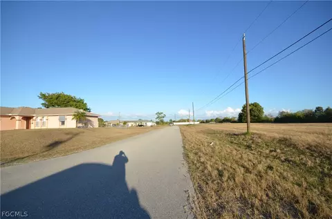 702 NE 12th St, Cape Coral, FL 33909