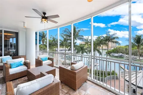 13675 Vanderbilt Dr #406, Naples, FL 34110