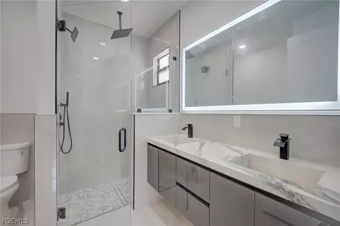 Bath - 809 Williams Ave, Lehigh Acres, FL 33972 photo 1 of 2