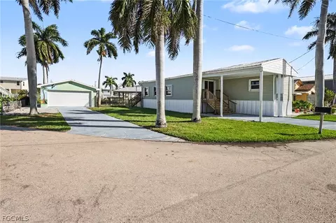 3932 Phoenix Dr, Saint James City, FL 33956