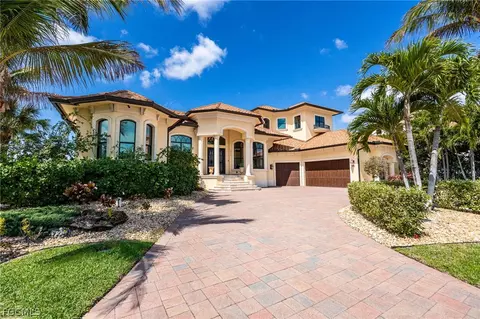 3944 W Riverside Dr, Fort Myers, FL 33901
