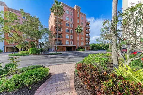 14813 Laguna Dr #401, Fort Myers, FL 33908