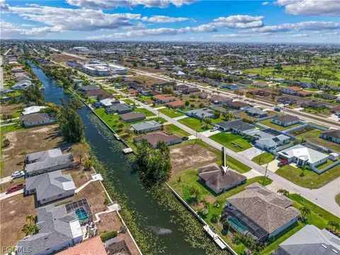 1213 SW 15th Ter, Cape Coral, FL 33991 photo 4