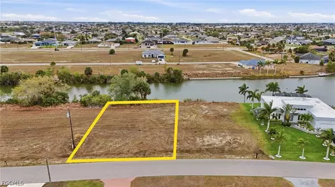 1712 NW 9th St, Cape Coral, FL 33993