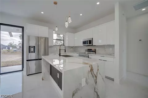 Kitchen - 1004 Pine Ave, Lehigh Acres, FL 33972 photo 2 of 4
