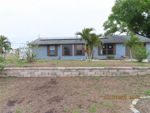 2713 NE 1st Pl, Cape Coral, FL 33909