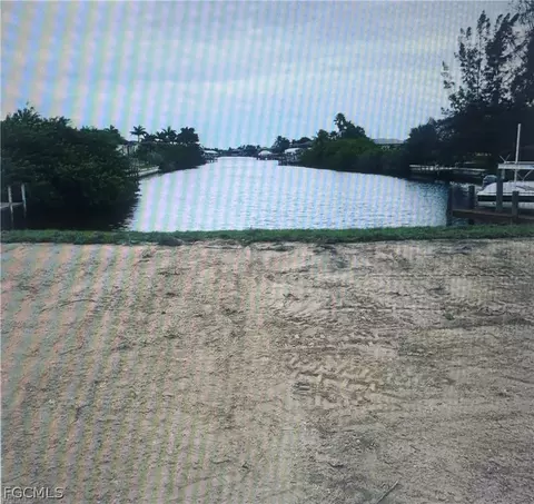 3604 Yucatan Pkwy, Cape Coral, FL 33993