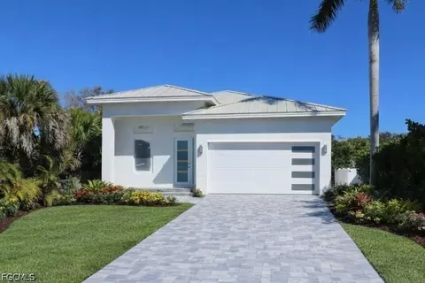 769 95th Ave N, Naples, FL 34108