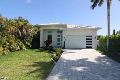 769 95th Ave N, Naples, FL 34108