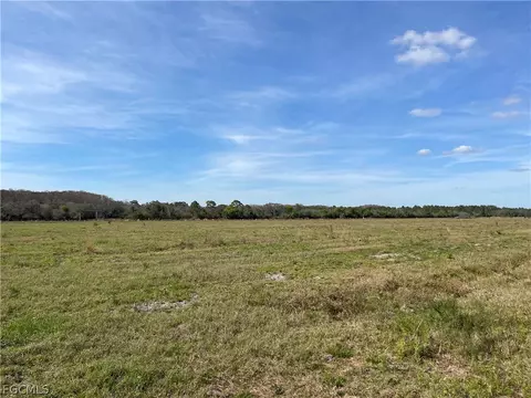 Secretariat Dr, Labelle, FL 33935