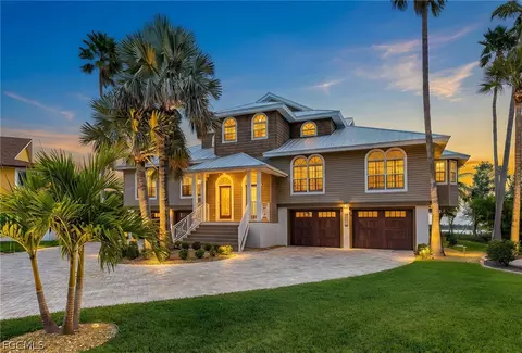 2151021512 Indian Bayou Dr, Fort Myers Beach, FL 33931