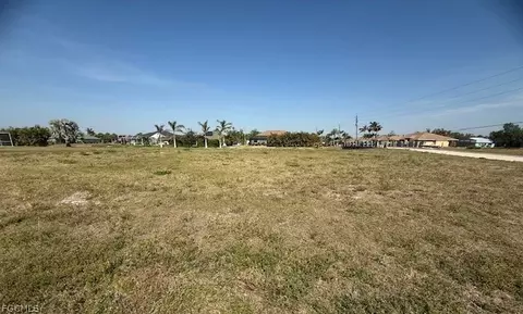 300 Broadmoor Ln, Rotonda West, FL 33947