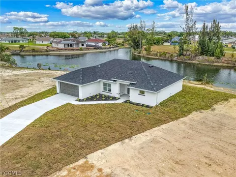 2043 NE 42nd St, Cape Coral, FL 33909