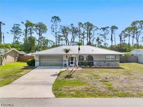 8848 Fordham St, Fort Myers, FL 33907