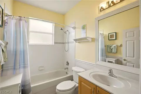 Bath - 20091 Ballylee Ct, Estero, FL 33928 photo 5 of 6