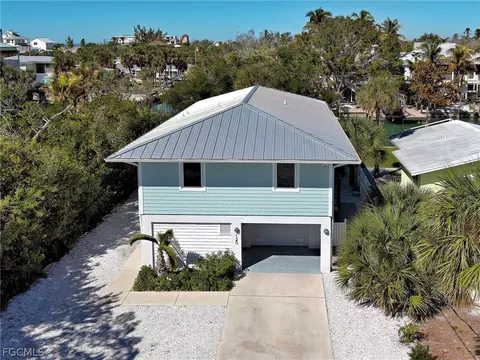 120 Mockingbird Ln, Englewood, FL 34223