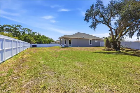 Exterior - 1300 E Bucknell Ln, Labelle, FL 33935 photo 5 of 6