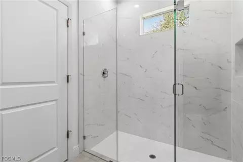 Bath - 1300 E Bucknell Ln, Labelle, FL 33935 photo 4 of 7