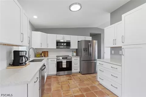 2115 NE 25th St, Cape Coral, FL 33909