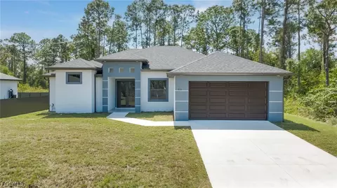 872 Spaulding St E, Lehigh Acres, FL 33974