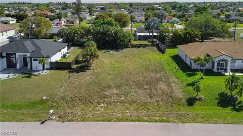 617 SW 11th Pl, Cape Coral, FL 33991