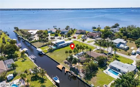 1820 Marina Cir, North Fort Myers, FL 33903