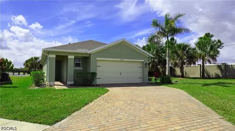8705 Swell Brooks Ct, North Fort Myers, FL 33917