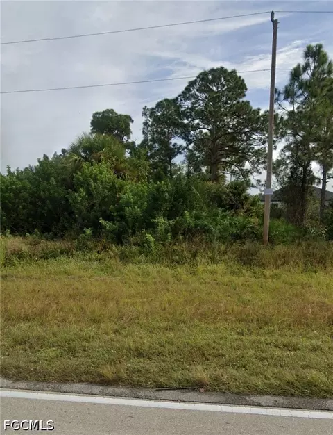 341 Columbus Blvd S, Lehigh Acres, FL 33974