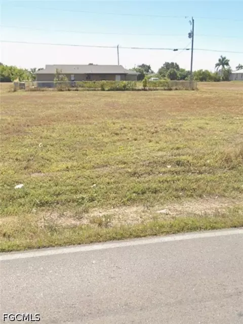 1002 Kismet Pkwy E, Cape Coral, FL 33909