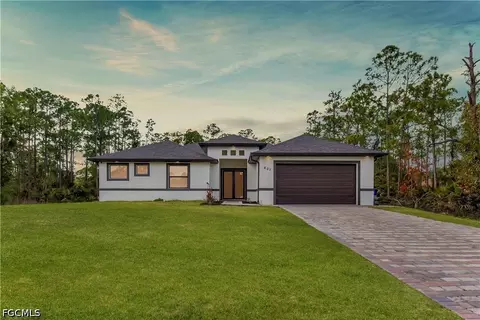 807 Columbus Ave, Lehigh Acres, FL 33972