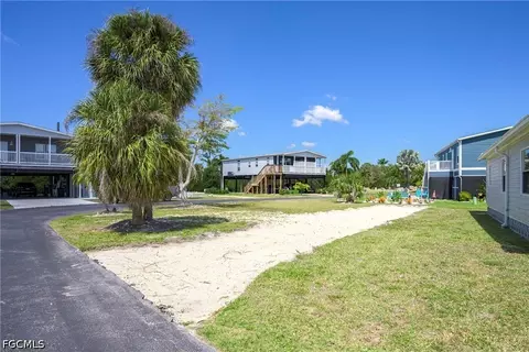 13690 Knot Dr, Fort Myers, FL 33908