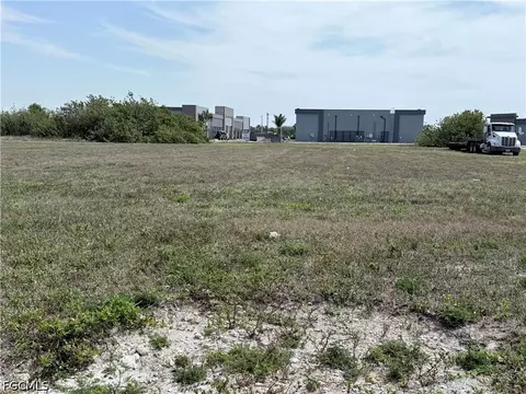 1121 NE 7th St, Cape Coral, FL 33909