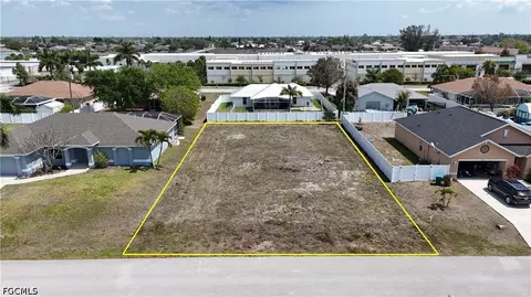 4313 SW 9th Pl, Cape Coral, FL 33914