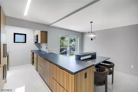 Kitchen - 788 Park Shore Dr #E20, Naples, FL 34103 photo 4 of 10