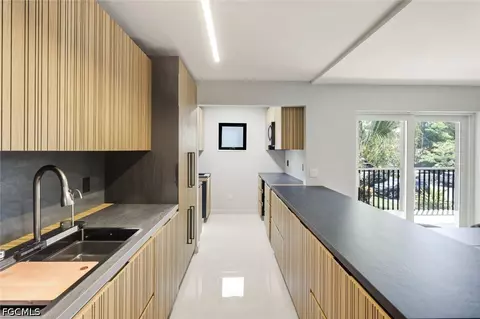 Kitchen - 788 Park Shore Dr #E20, Naples, FL 34103 photo 9 of 10