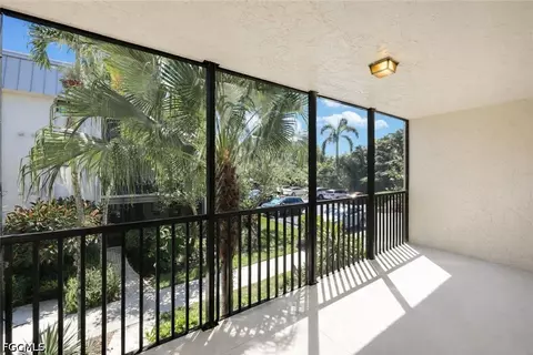 Exterior - 788 Park Shore Dr #E20, Naples, FL 34103 photo 2 of 6