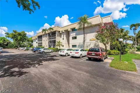 Exterior - 788 Park Shore Dr #E20, Naples, FL 34103 photo 5 of 6