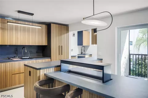 788 Park Shore Dr #E20, Naples, FL 34103