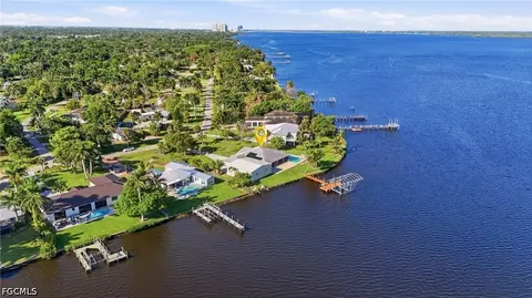 4473 E Riverside Dr, Fort Myers, FL 33905